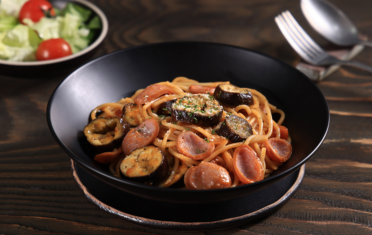 ウインナーとなすのトマトパスタ_소시지파스타_pcm.jpg